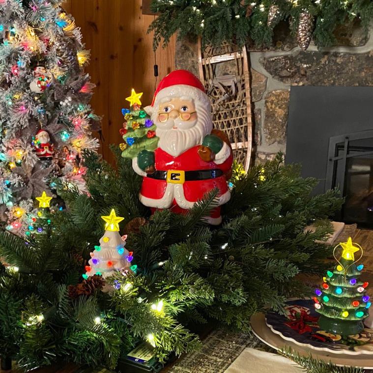 Mr. Christmas Decoration 12 Nostalgic Ceramic Figure-White Santa 0J02664