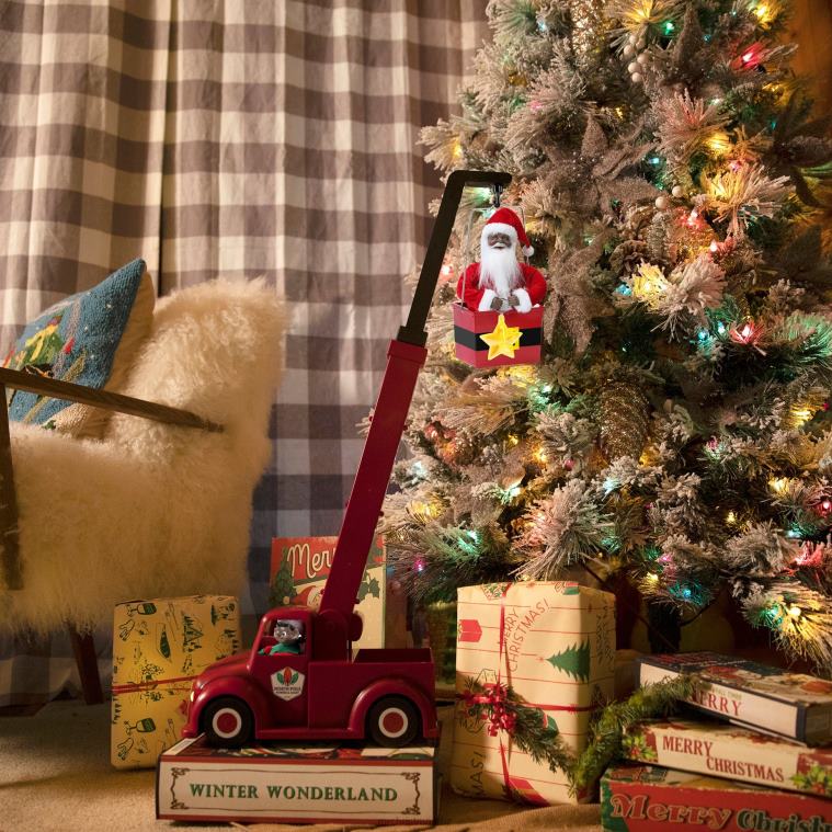 Mr. Christmas Decoration 43 Animated North Pole Lighting Crew-Black Santa 0J026165